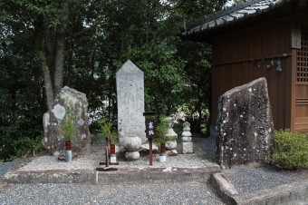 清姫の墓所