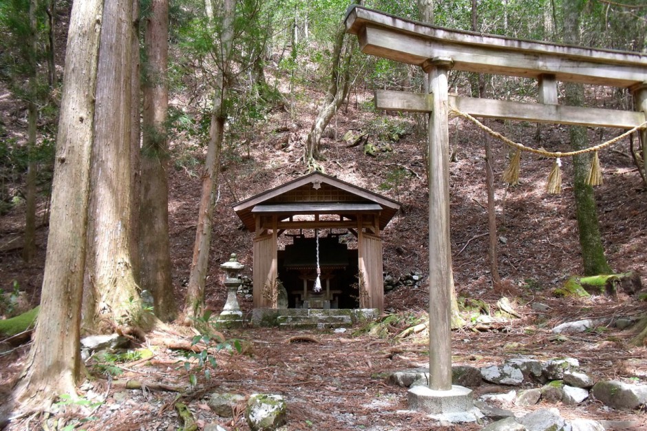 廃村に残る湯川王子社