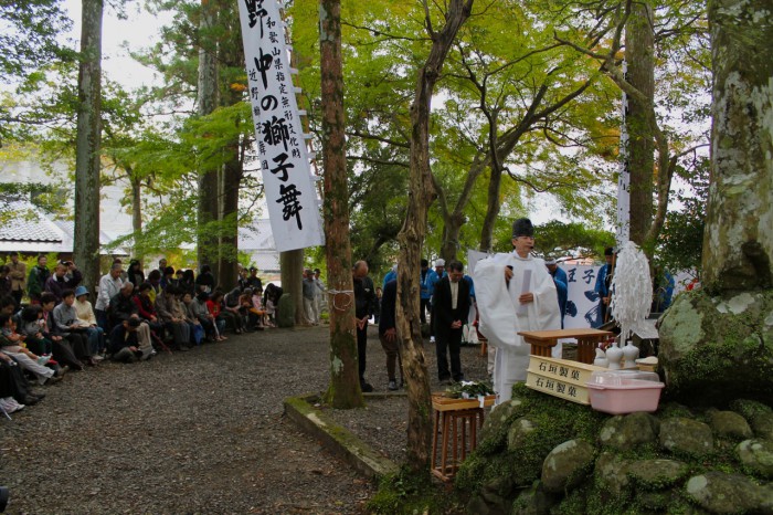 近露王子社での神事