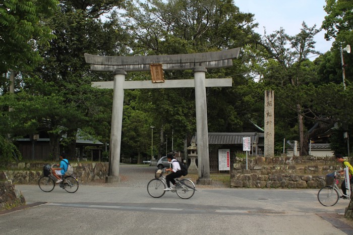 闘鶏神社